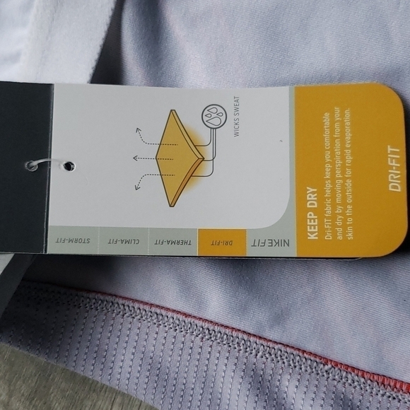 NWT Nike Women Dri-Fit Workout Top Black Red M - Picture 11 of 14